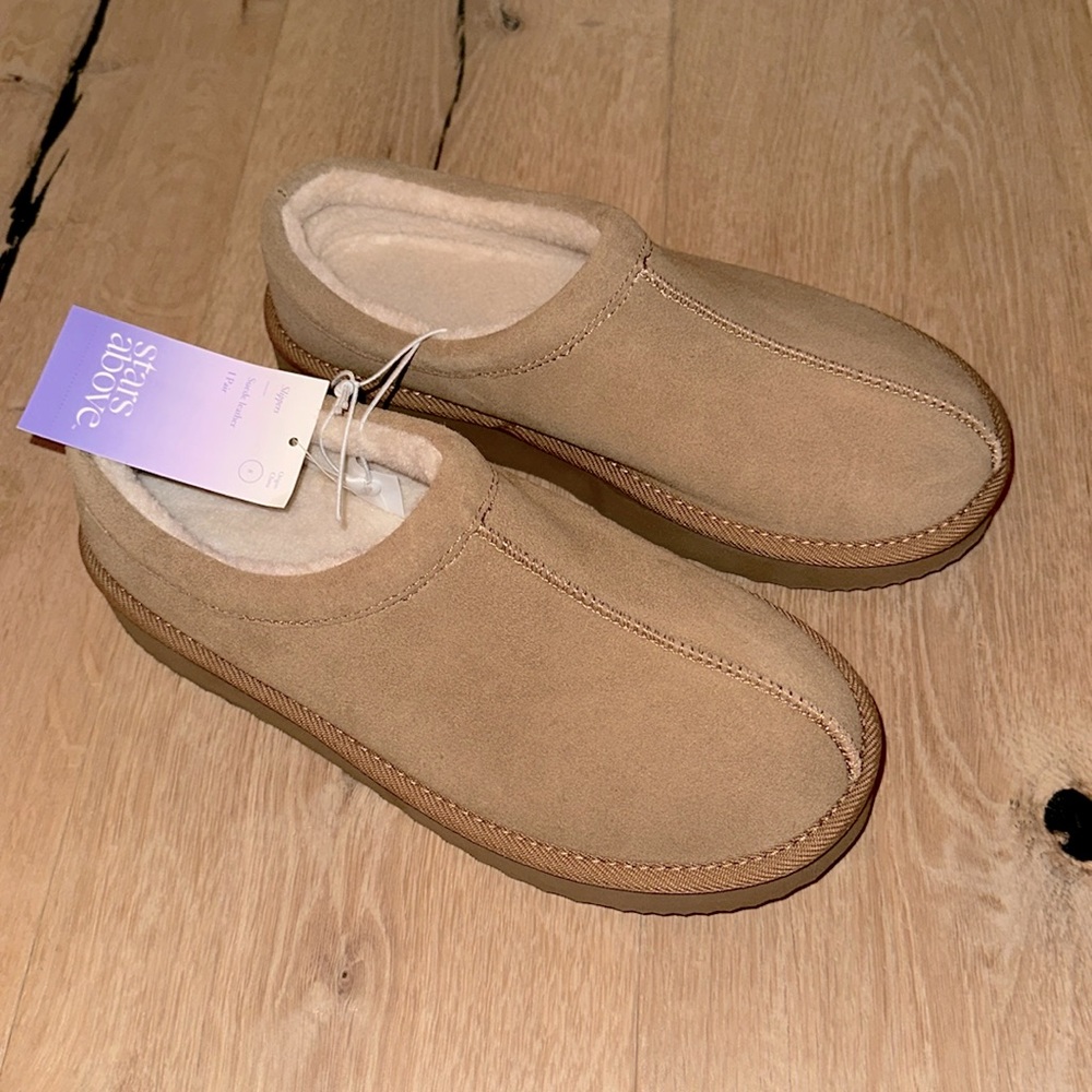 NWT size 8 hard sole slippers- Tazman style Beige suede